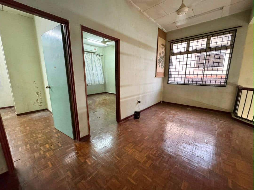 1.5 Storey Semi D Jalan Api-Api 1x 5