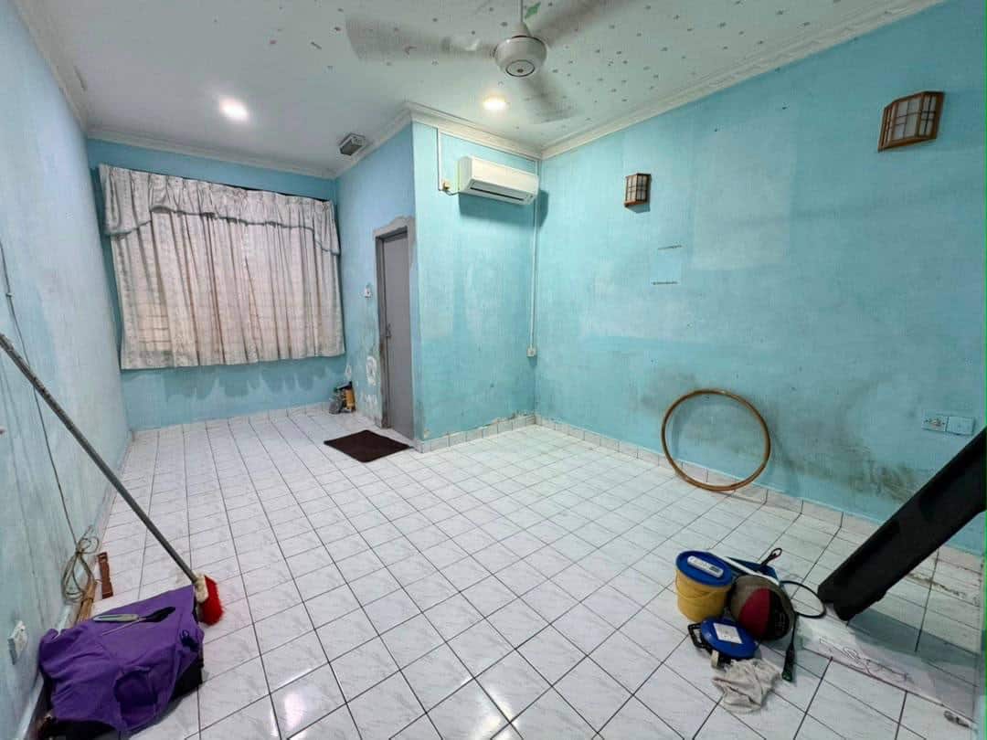 1.5 Storey Semi D Jalan Api-Api 1x 4