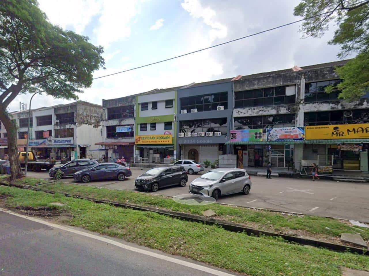 3 Storey shop lot Jalan Jaya Mas 1 1