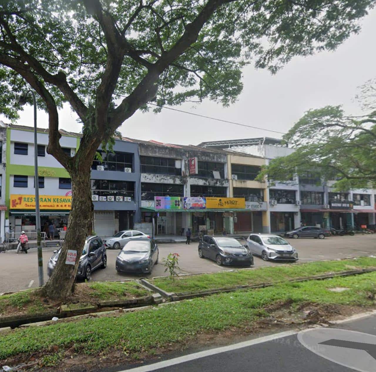 3 Storey shop lot Jalan Jaya Mas 1 2