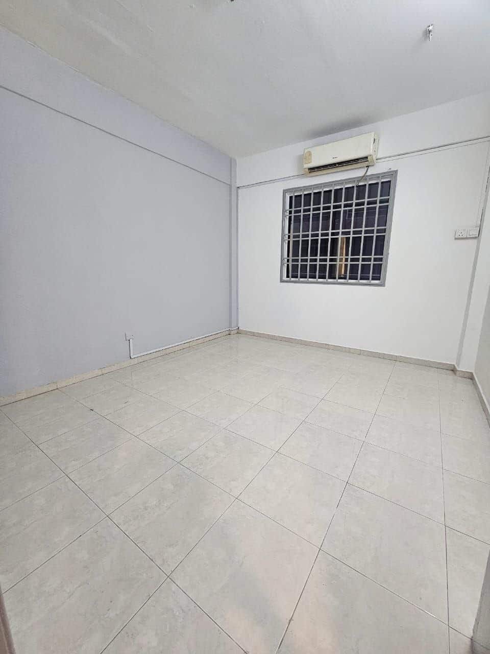 Medium Cost Flat Plentong Utama 1