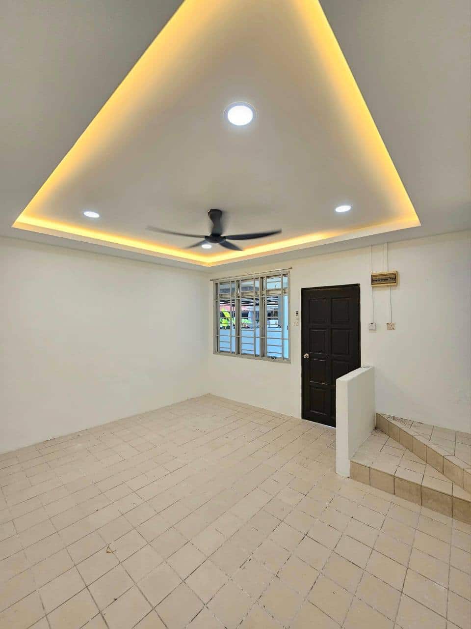 Double Storey Medium Cost End Lot Setia Indah 4