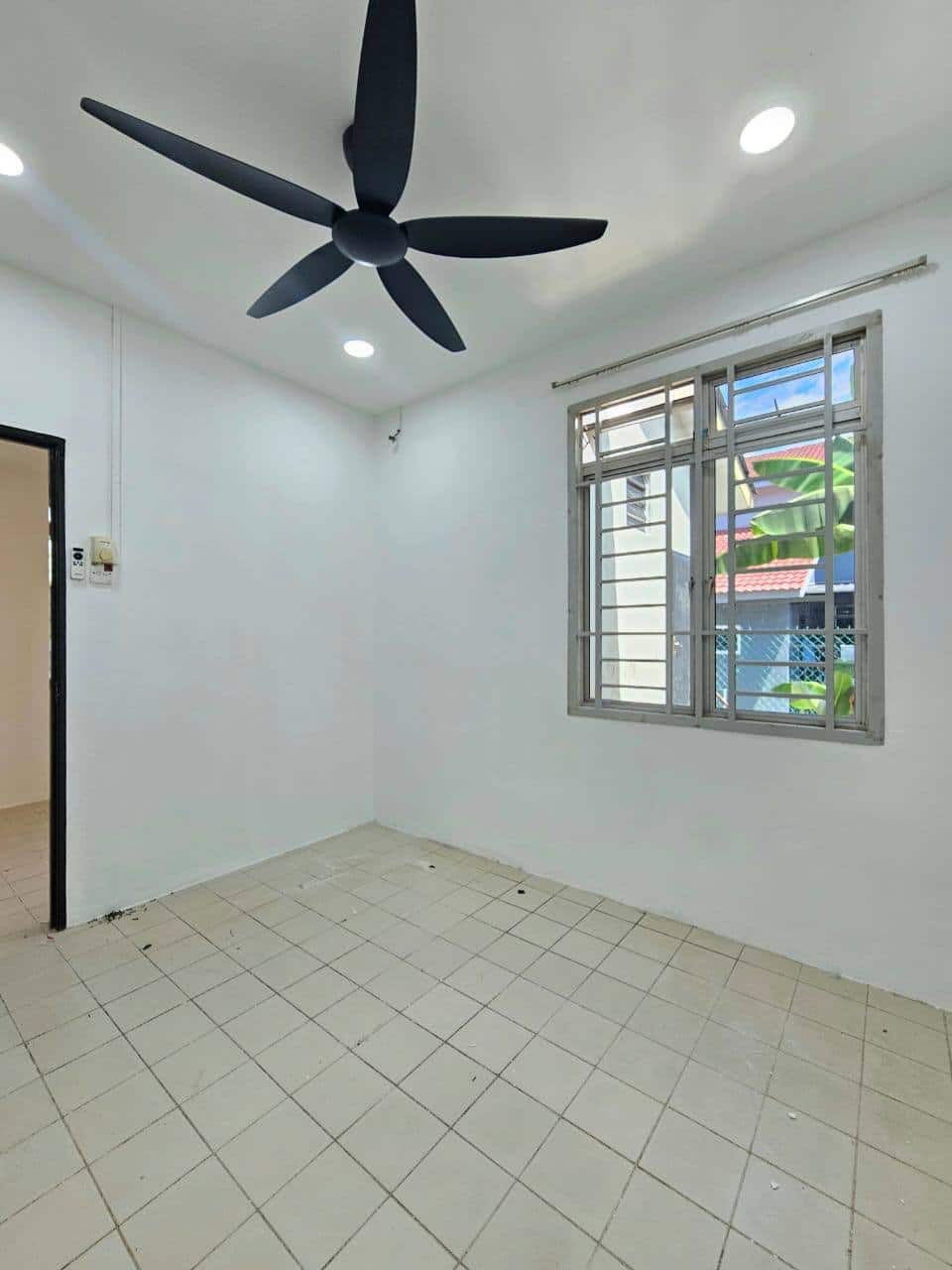Double Storey Medium Cost End Lot Setia Indah 5
