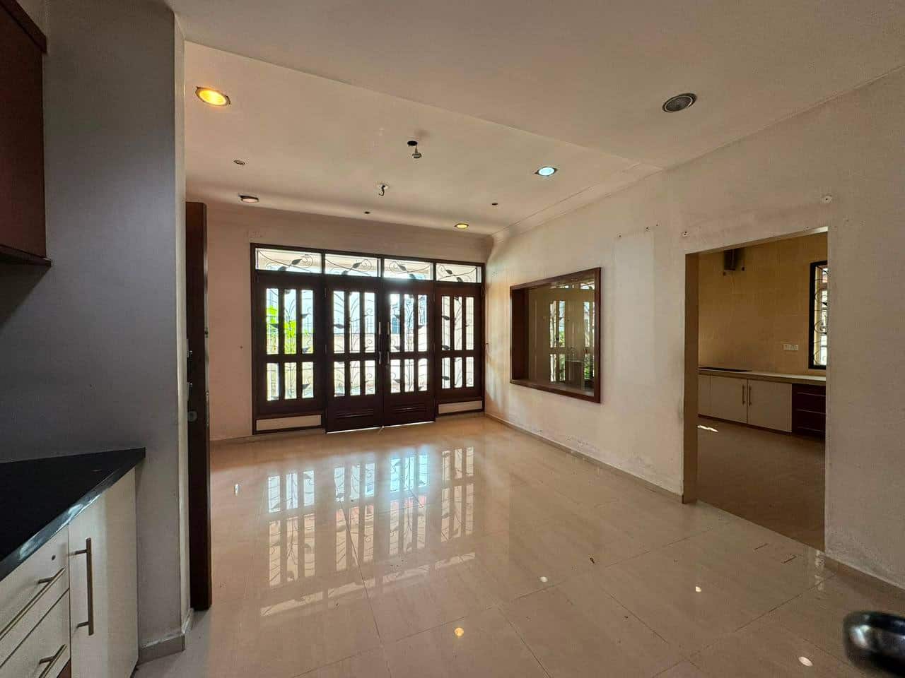 Semi-Detached Commercial Unit Jalan Serampang 2