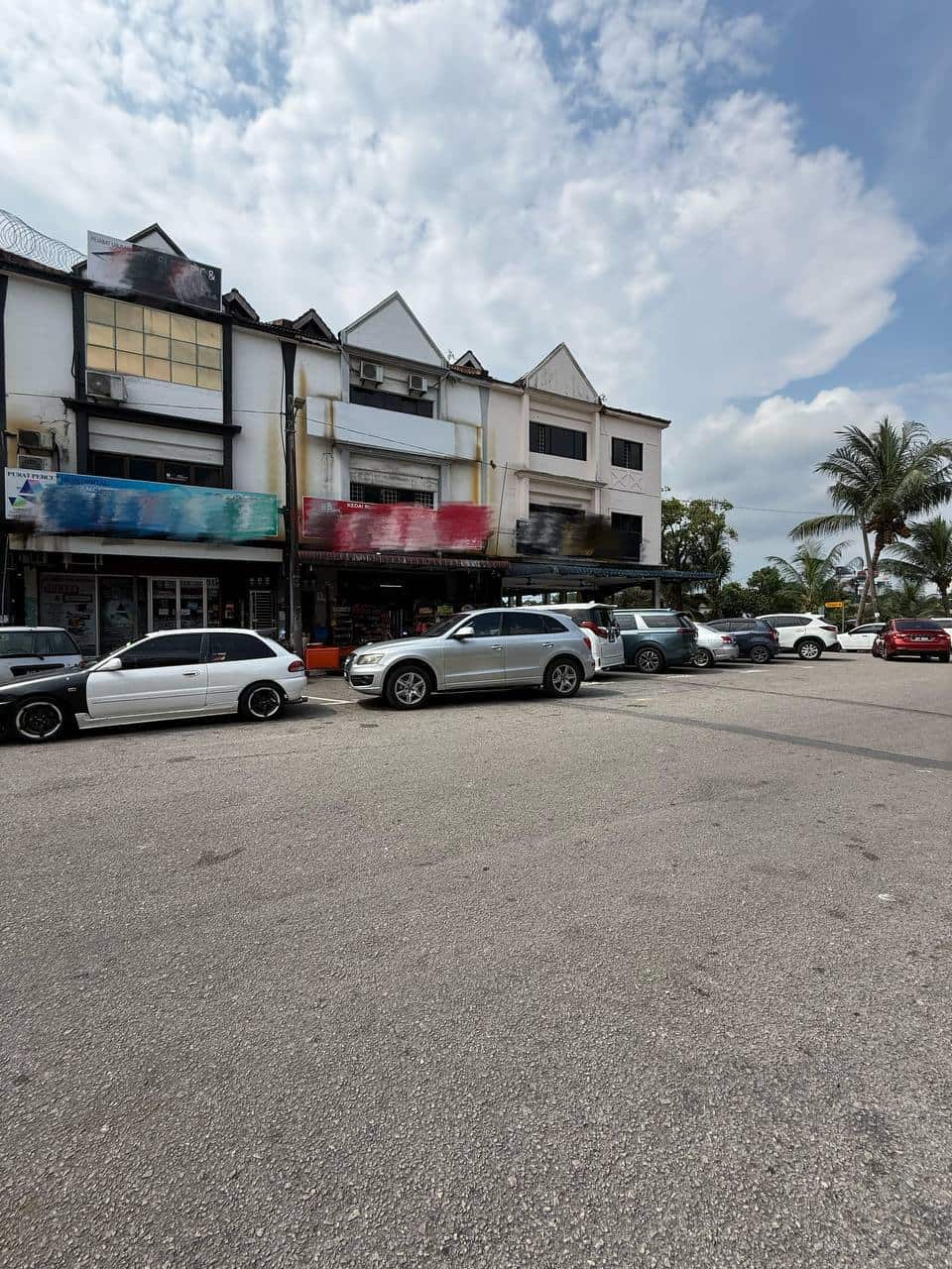 3-Storey Shoplot Taman Tampoi Utama 5