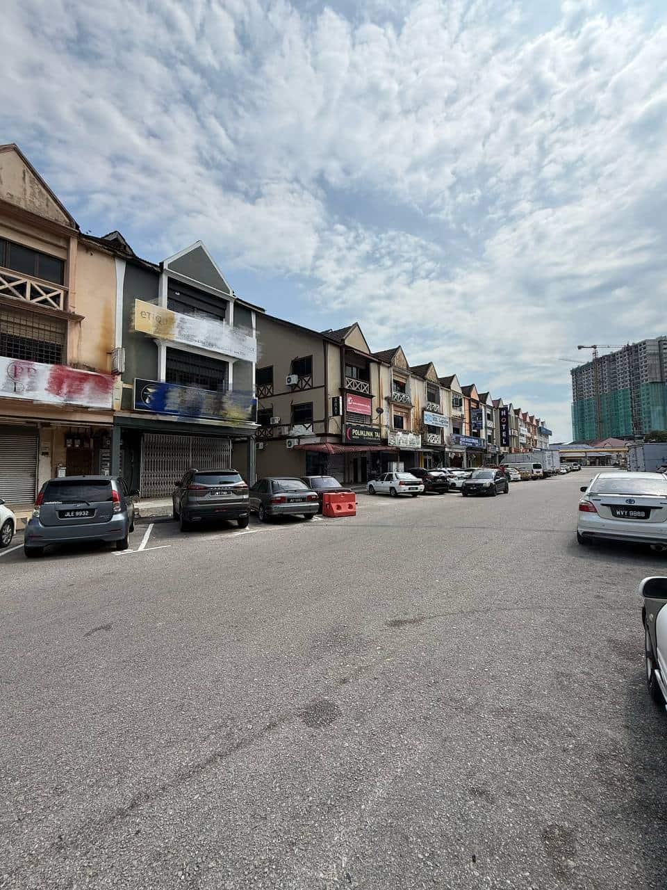 3-Storey Shoplot Taman Tampoi Utama 3