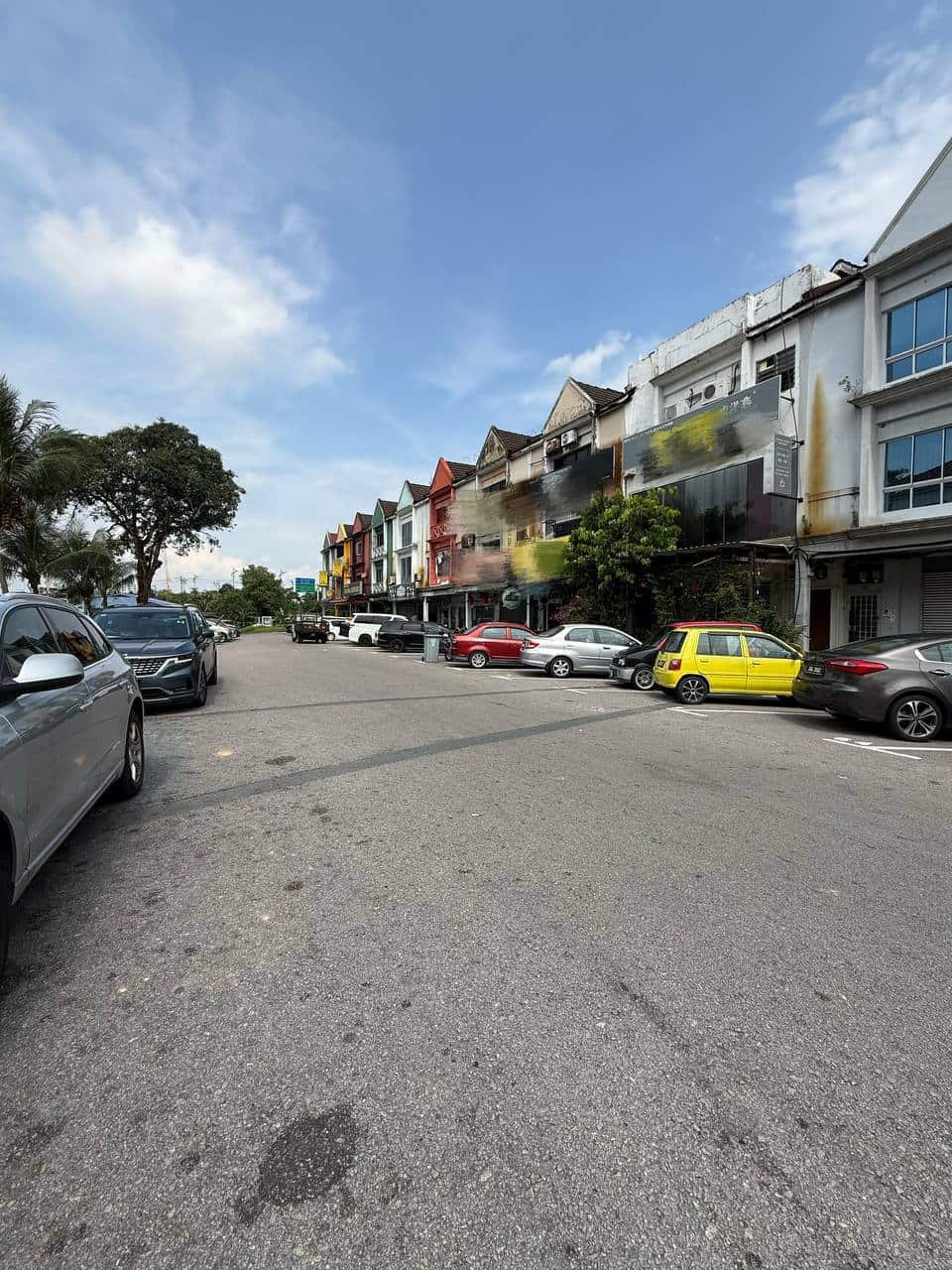 3-Storey Shoplot Taman Tampoi Utama 4