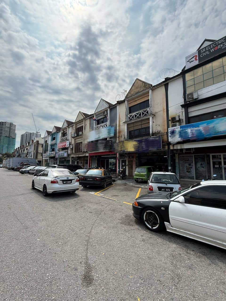 3-Storey Shoplot Taman Tampoi Utama 1