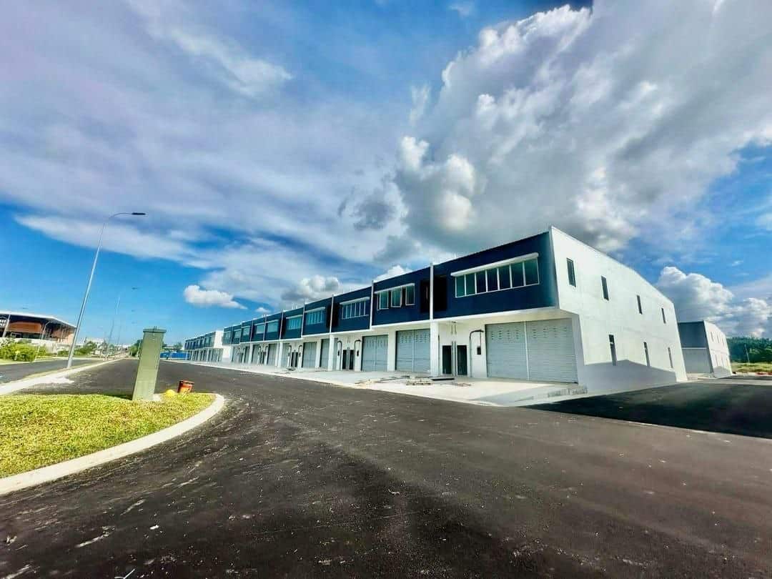 3-Storey Shoplot Taman Molek 5