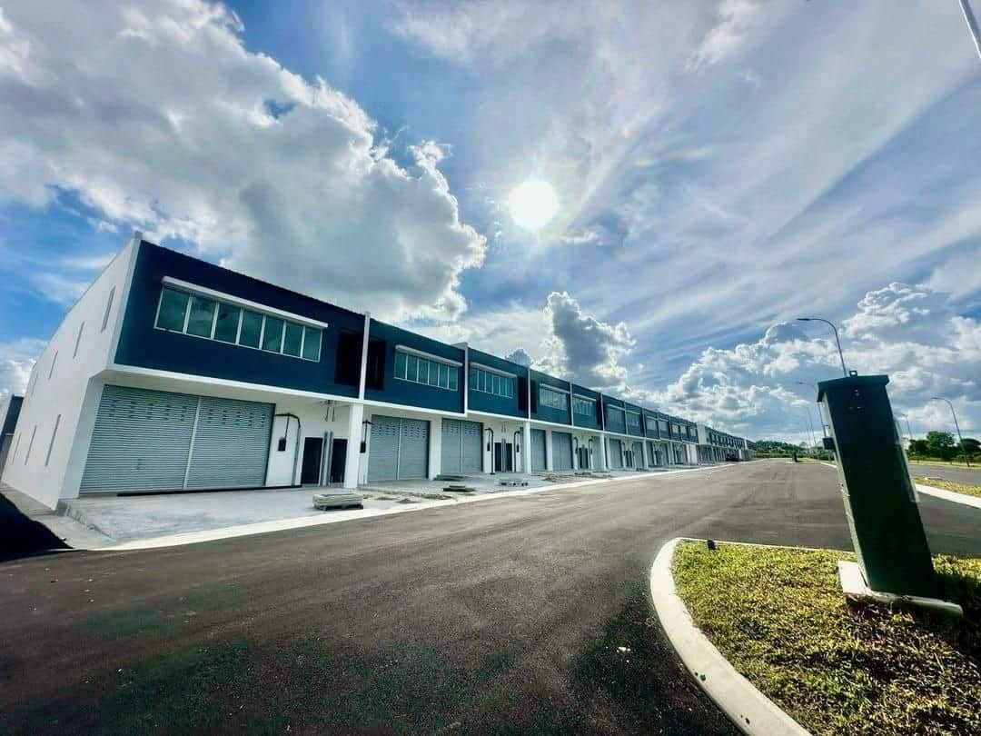 3-Storey Shoplot Taman Molek 6