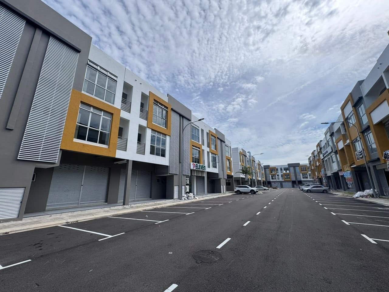 3-Storey Shoplot Taman Molek 1