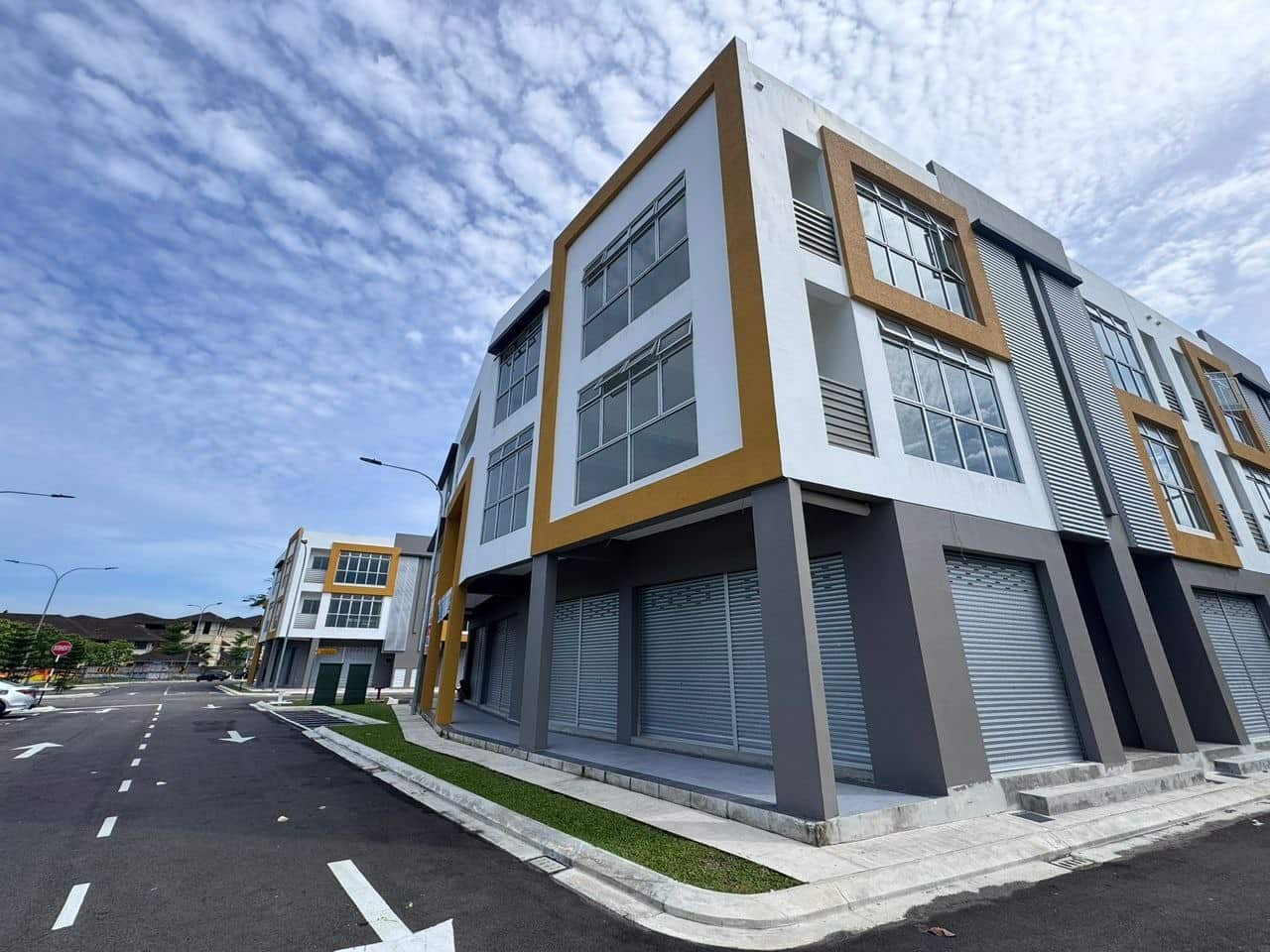 3-Storey Shoplot Taman Molek 2