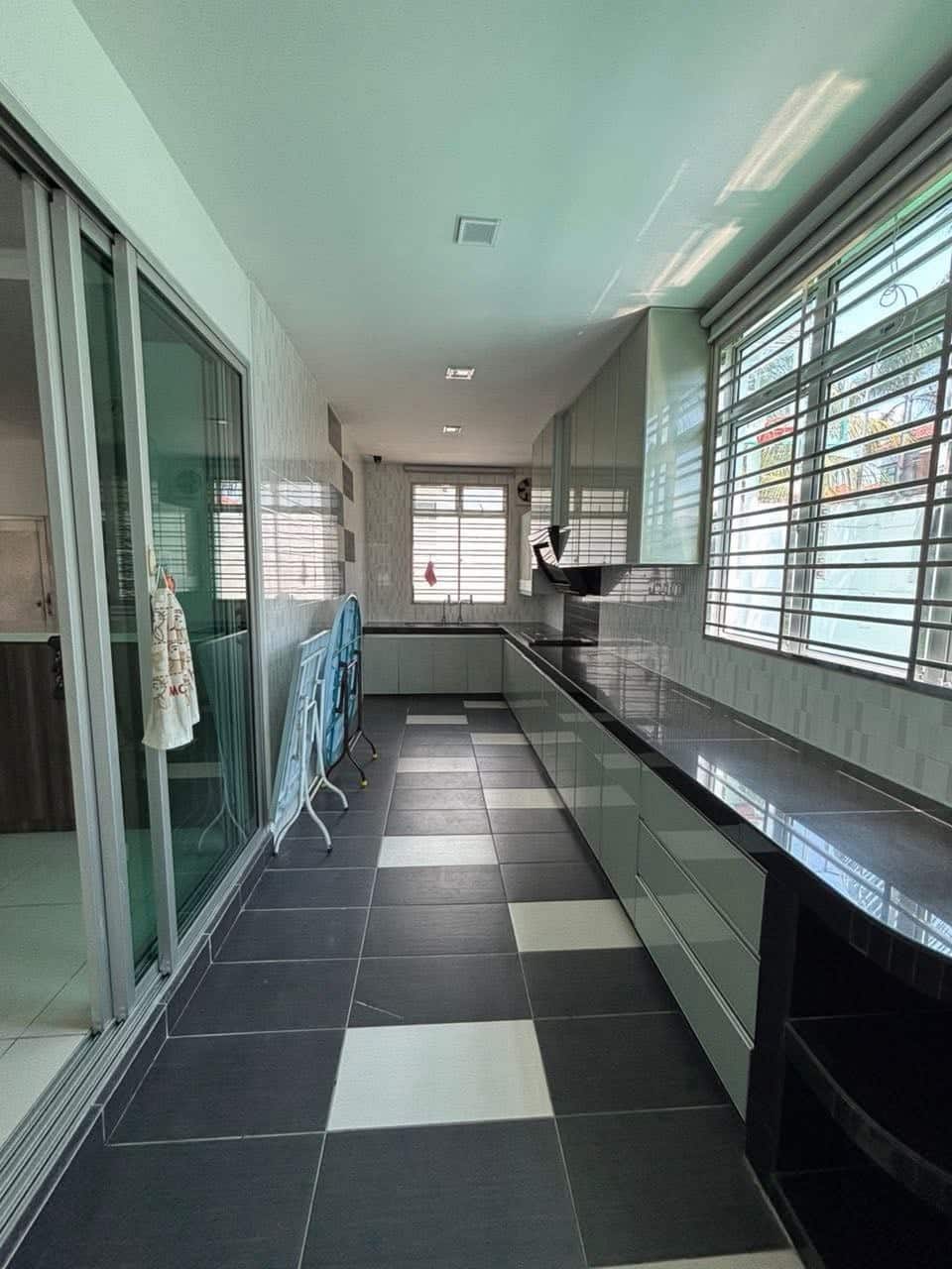 2.5-Storey Terrace House Sutera Utama 5