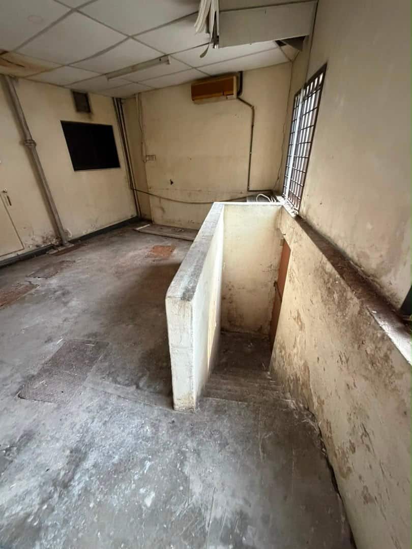 3 Storey Shop Taman Pelangi 8