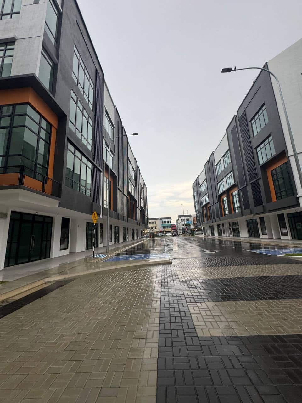 4 Storey Shoplot Intermediate Taman Pelangi 11