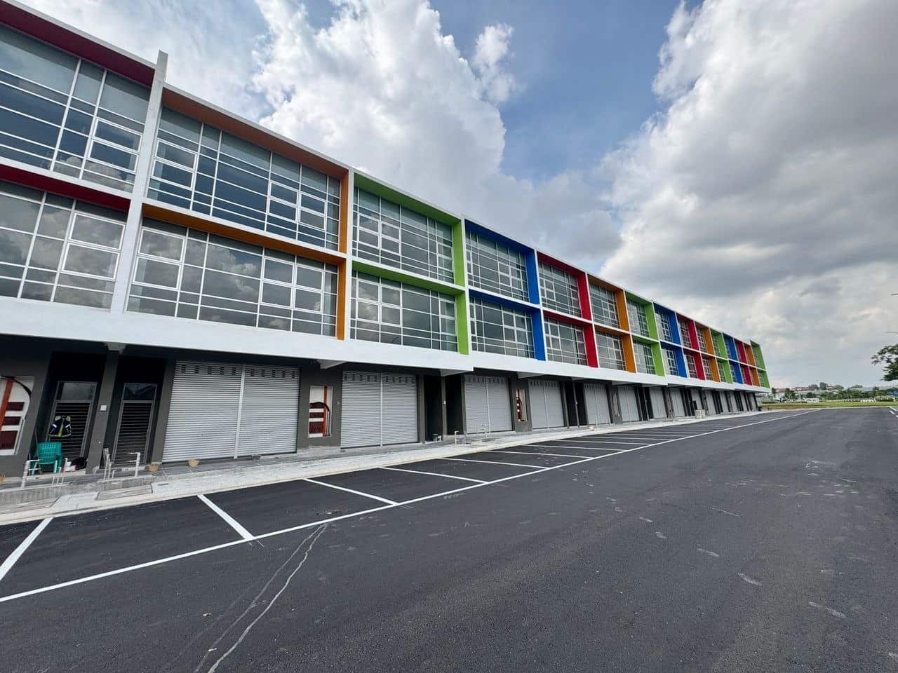 3-Storey Intermediate Shoplot Bandar Dato Onn Perjiranan 15/28 1