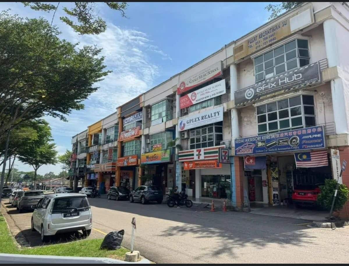 3-Storey Intermediate Shop Lot Taman Perling Jalan Undan