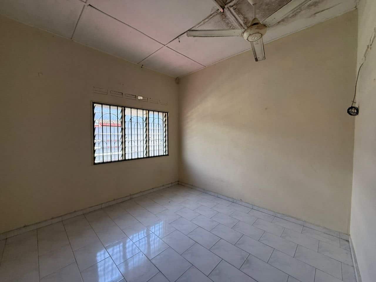 Apartment Taman Molek 4