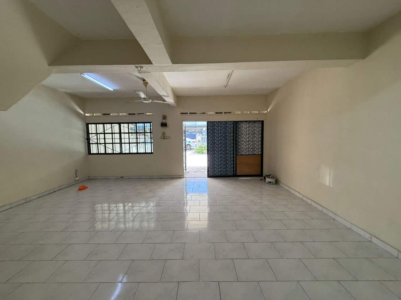 Apartment Taman Molek 1