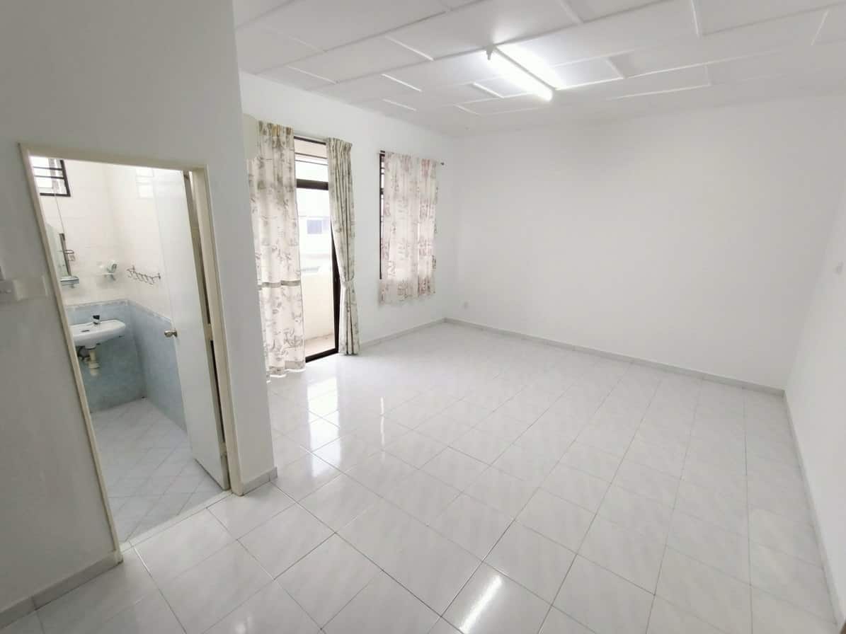 2-Storey Terrace House Taman Pulai Utama 6