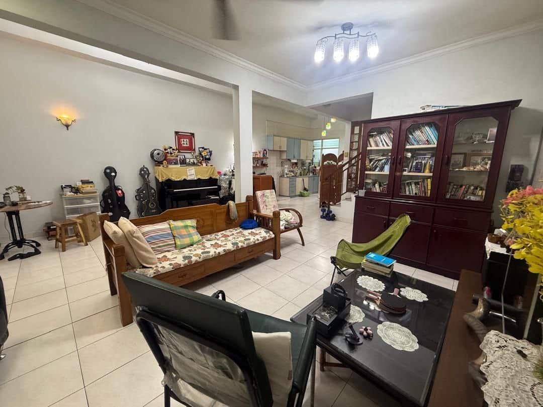 1.5-Storey Terrace Taman Molek 3