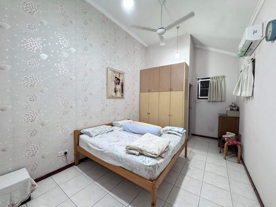 1.5-Storey Terrace Taman Molek 4