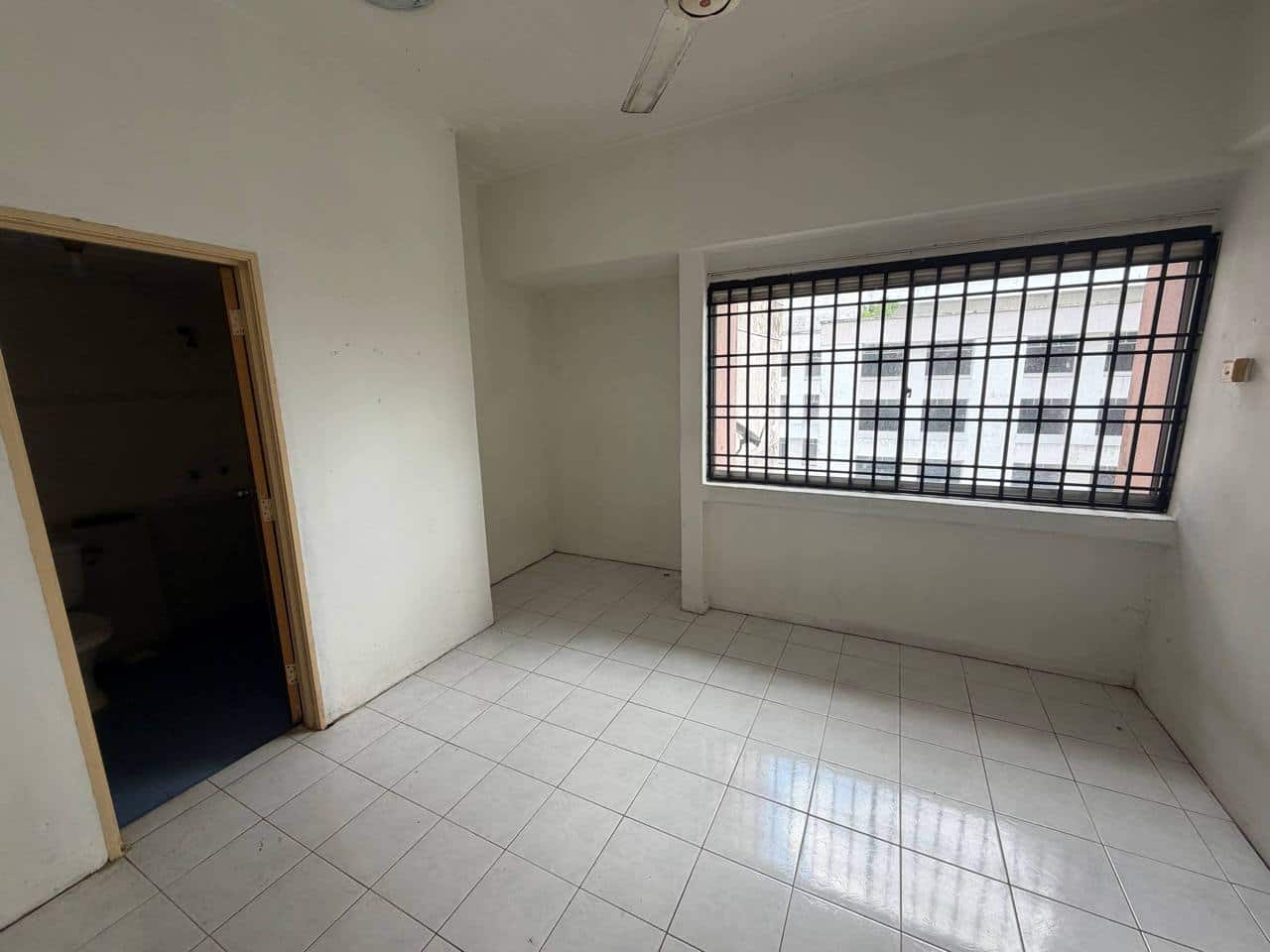 High Floor Apartment Larkin Utama 3