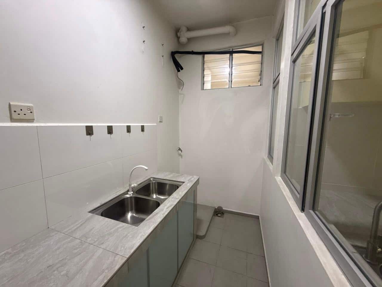 Apartment Taman Molek 7