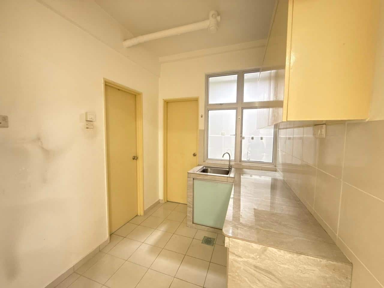 Apartment Taman Molek 5