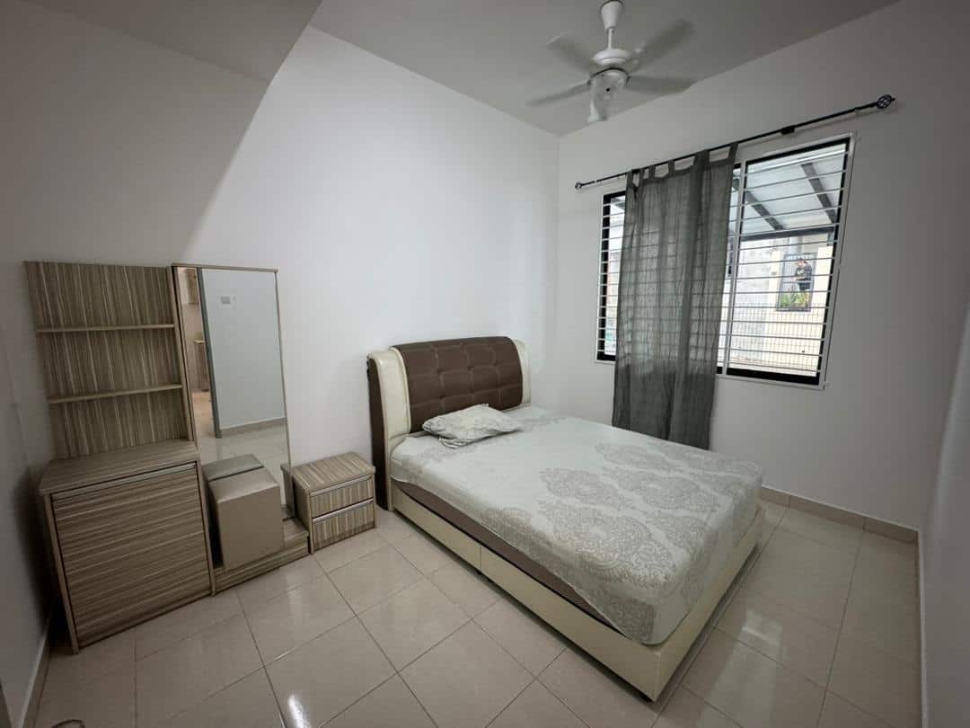 Double Storey End Lot House Taman Austin Duta 4