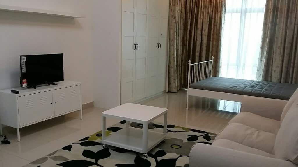Service Apartment PARC Regency Plentong 5