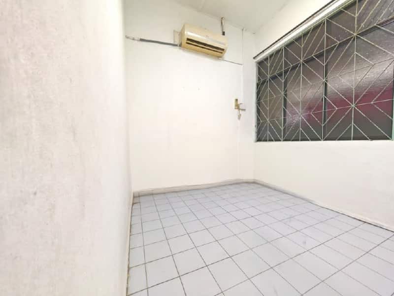 Single Storey End Lot Taman Johor Jaya 4