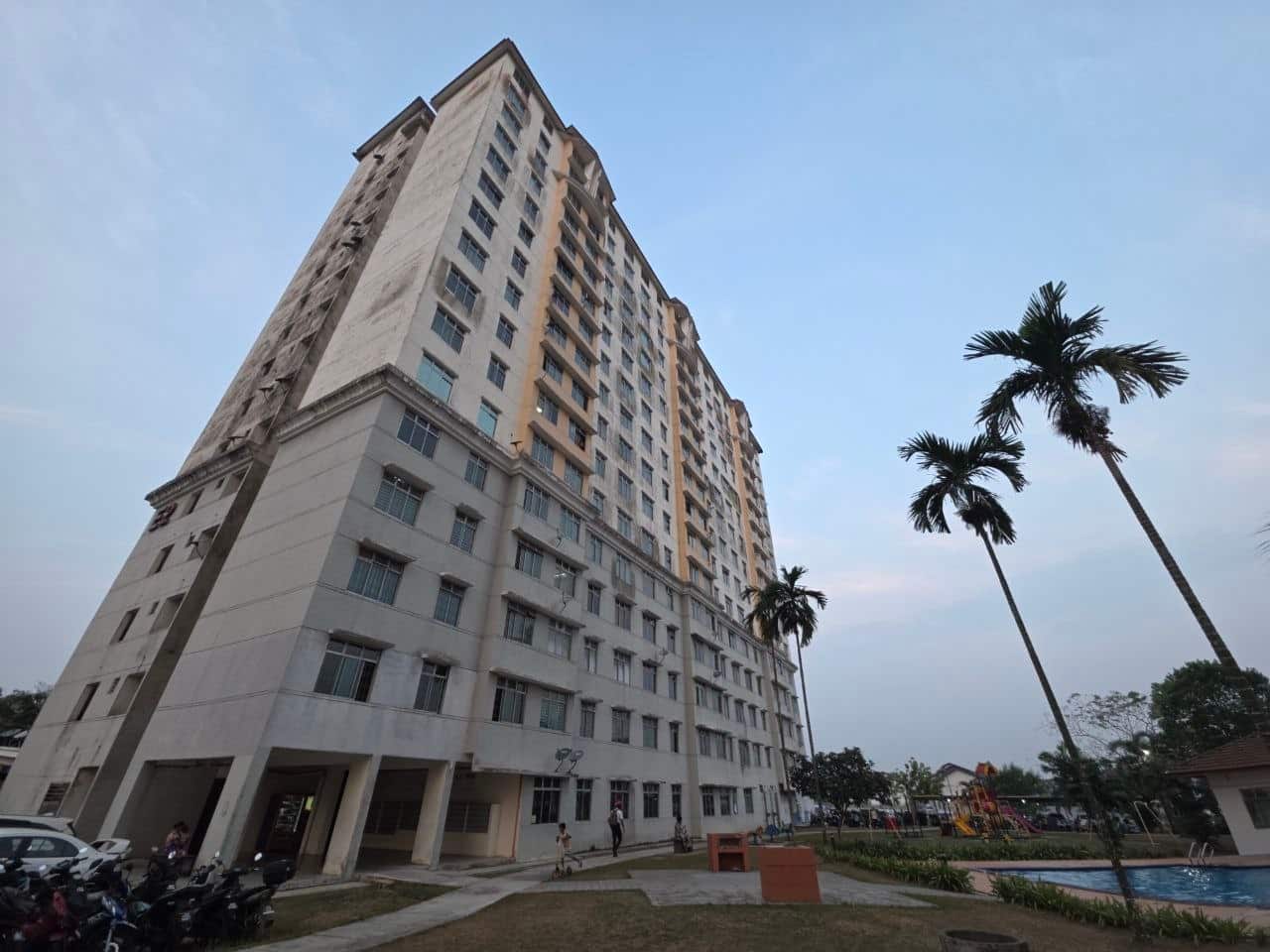 Bukit Indah Indah Court Apartment Can Full Loan🔥Ca… 2