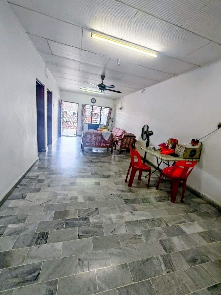 好貨不等人
来来来！好货不等人
皇后单层排屋出售
Single Storey Tertace 
Fo… 3