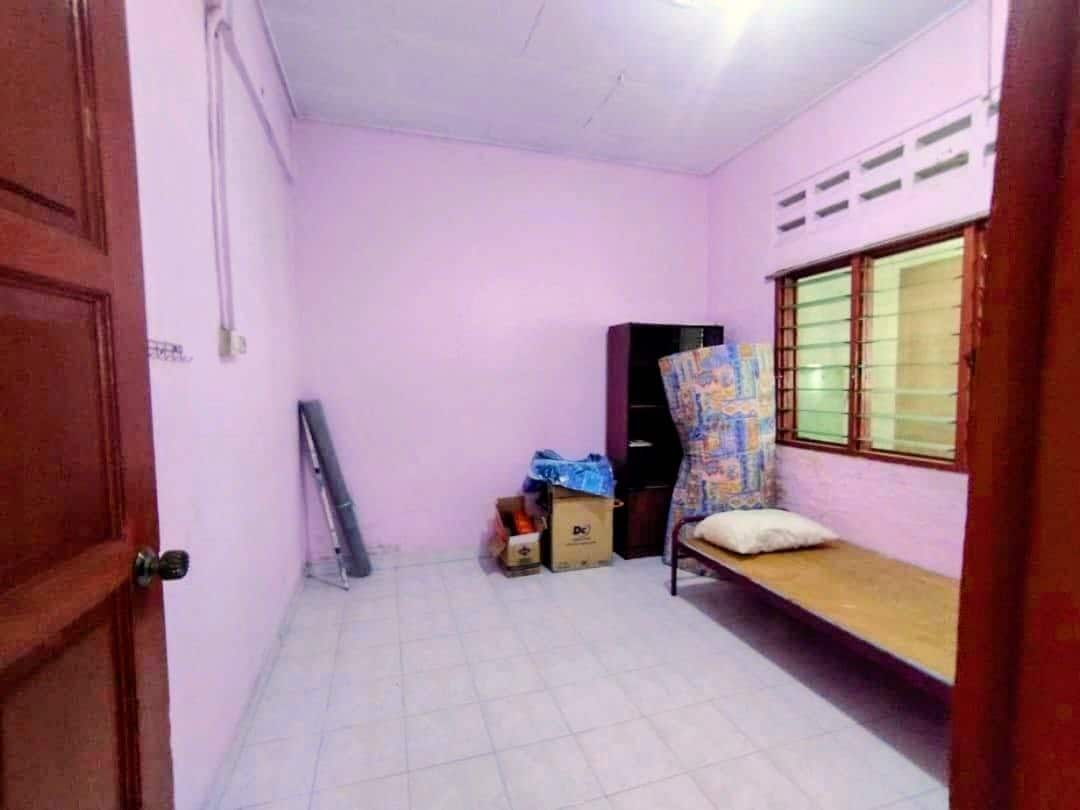 好貨不等人
来来来！好货不等人
皇后单层排屋出售
Single Storey Tertace 
Fo… 5