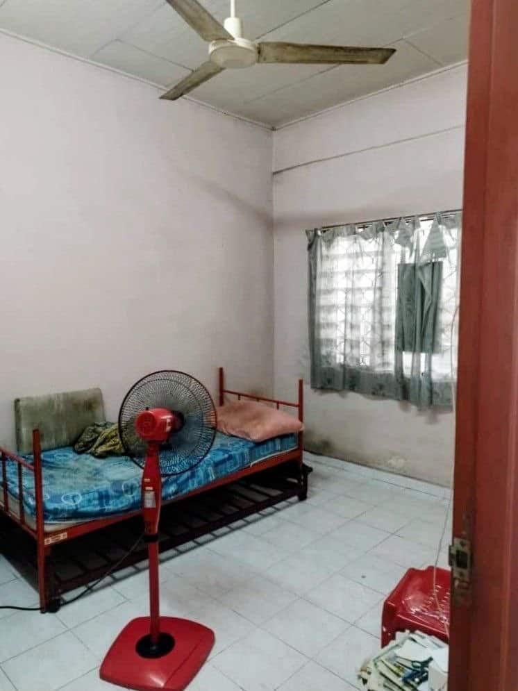 好貨不等人
来来来！好货不等人
皇后单层排屋出售
Single Storey Tertace 
Fo… 7