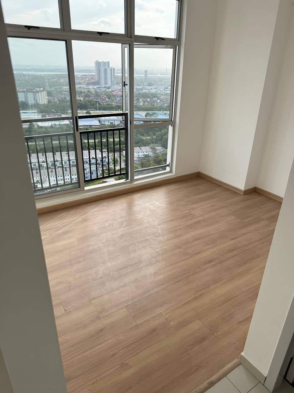 Midas studio 

Selling 210k, owner take back 200k
… 6
