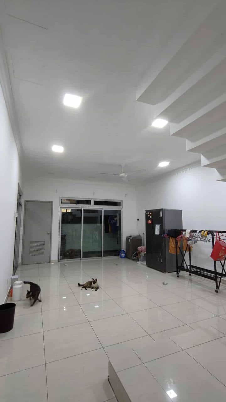*For Sale* 
*Two unit next door有两间隔壁出售*

The Hills… 3