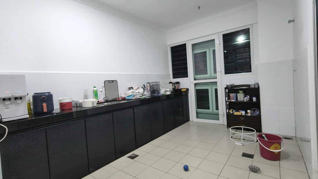 *For Sale* 
*Two unit next door有两间隔壁出售*

The Hills… 4
