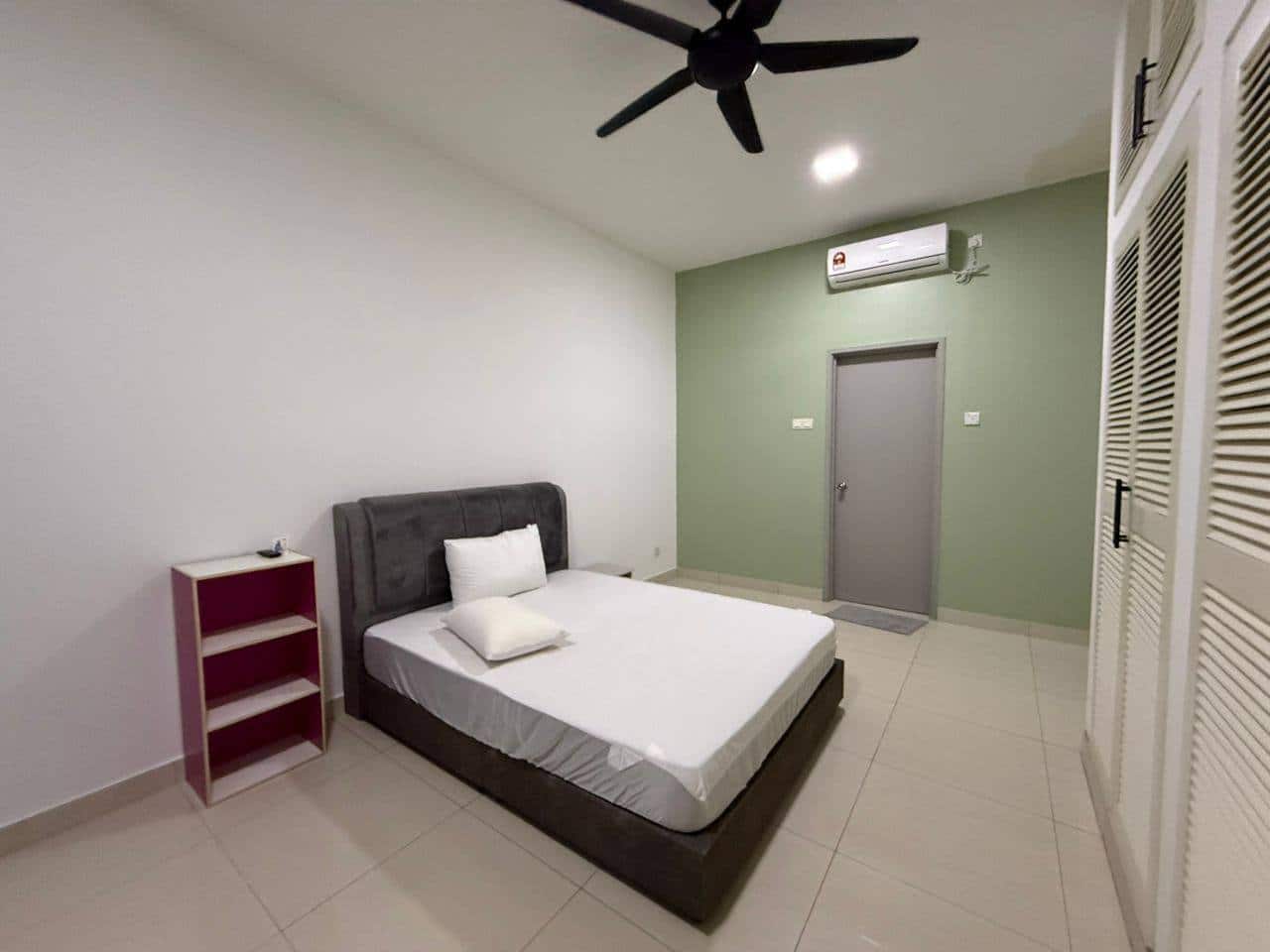 *For Sale* 
*Two unit next door有两间隔壁出售*

The Hills… 5