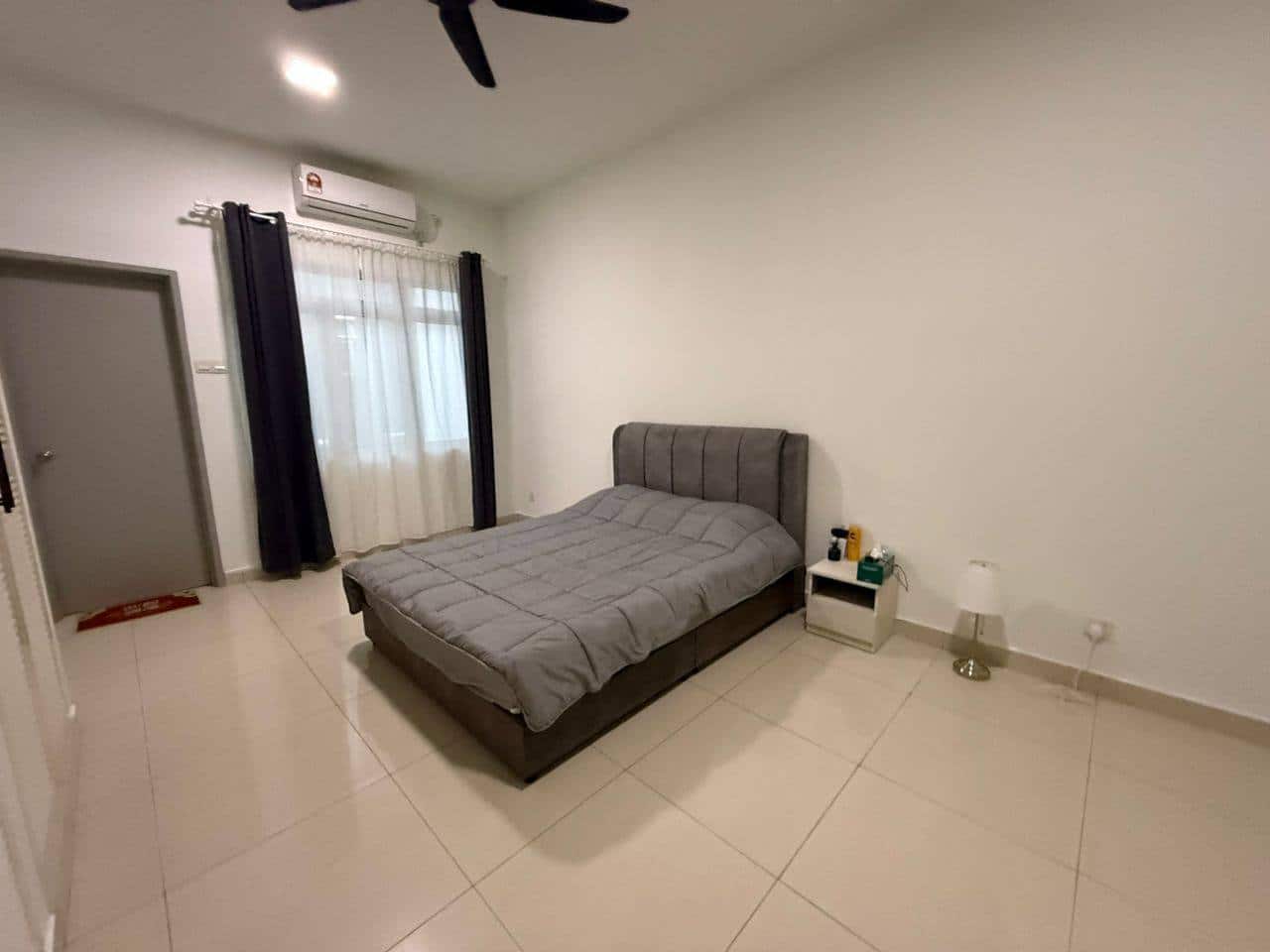 *For Sale* 
*Two unit next door有两间隔壁出售*

The Hills… 7