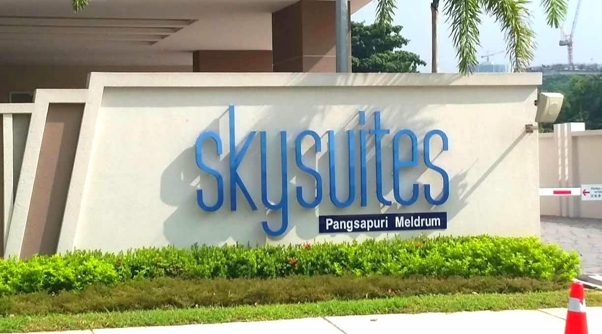FOR RENT Sky Suites 

Address: Jalan Bukit Meldrum… 2