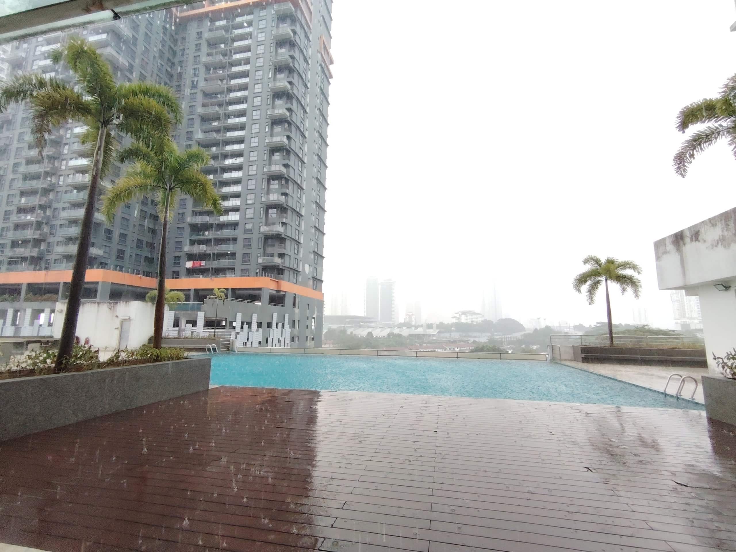 FOR RENT Sky Suites 

Address: Jalan Bukit Meldrum… 4