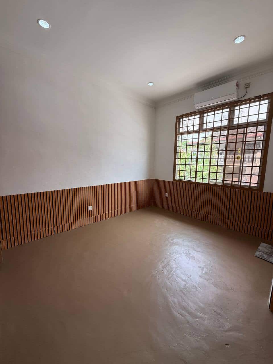 *For Rent*   FF0033

*Taman Megah Ria*

- 1.5 Stor… 6