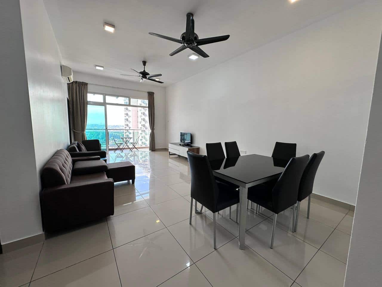 M condo @ Larkin

middle floor
3 Bedroom, 2 Bathro… 1