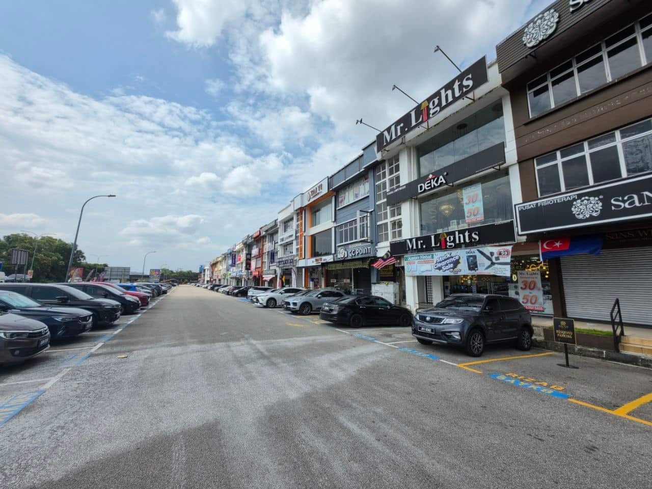 🔥Corner角头间 NusaBestari 3层楼店面 面向大路 出租和出售🔥

For Sale… 2