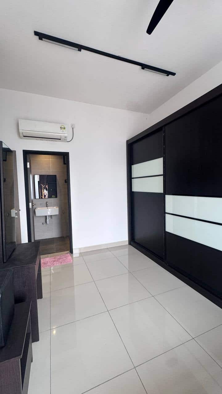 FOR RENT (JC6862)
Walking distance to CIQ
Twin tow… 7