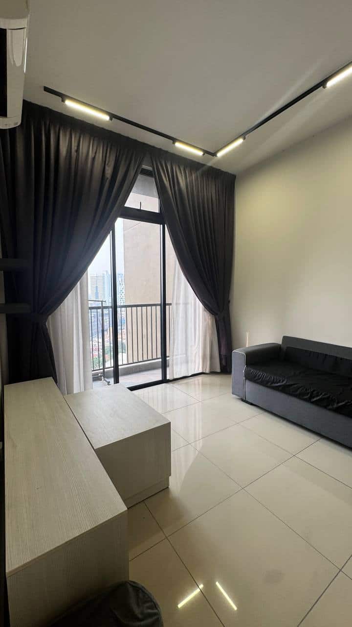 FOR RENT (JC6862)
Walking distance to CIQ
Twin tow… 8