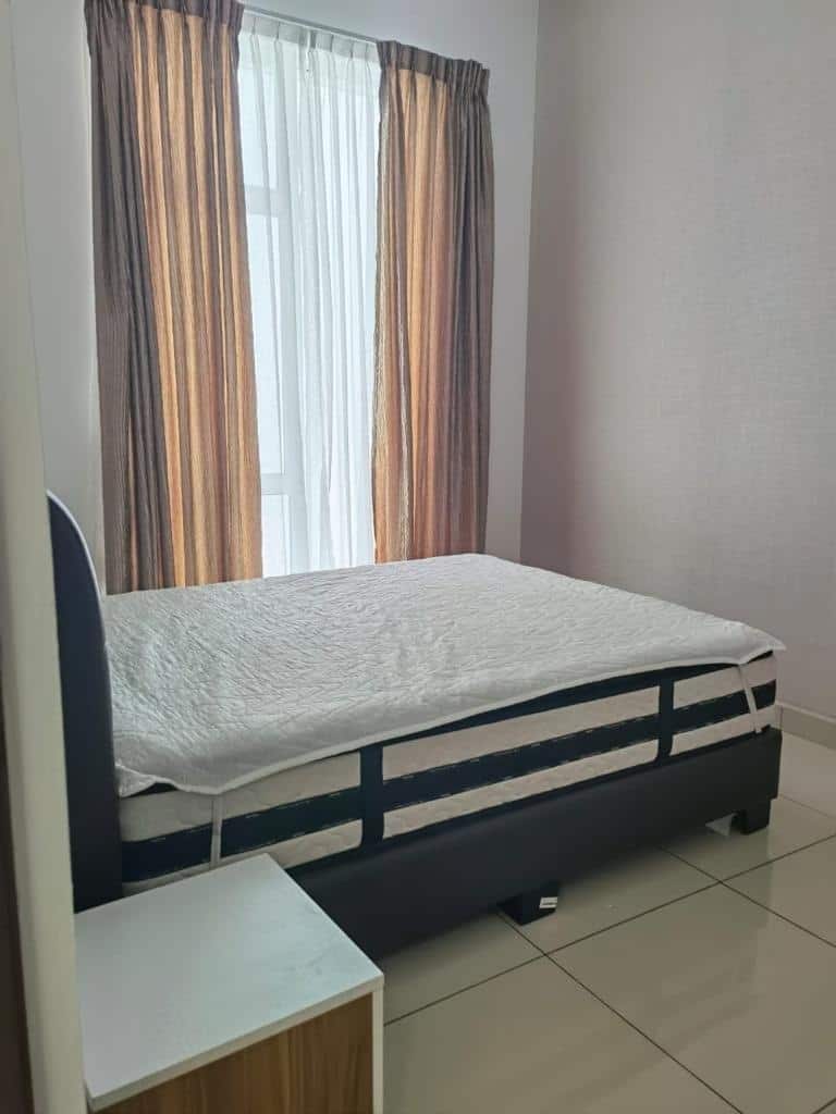 Condominium Larkin Condominium 3