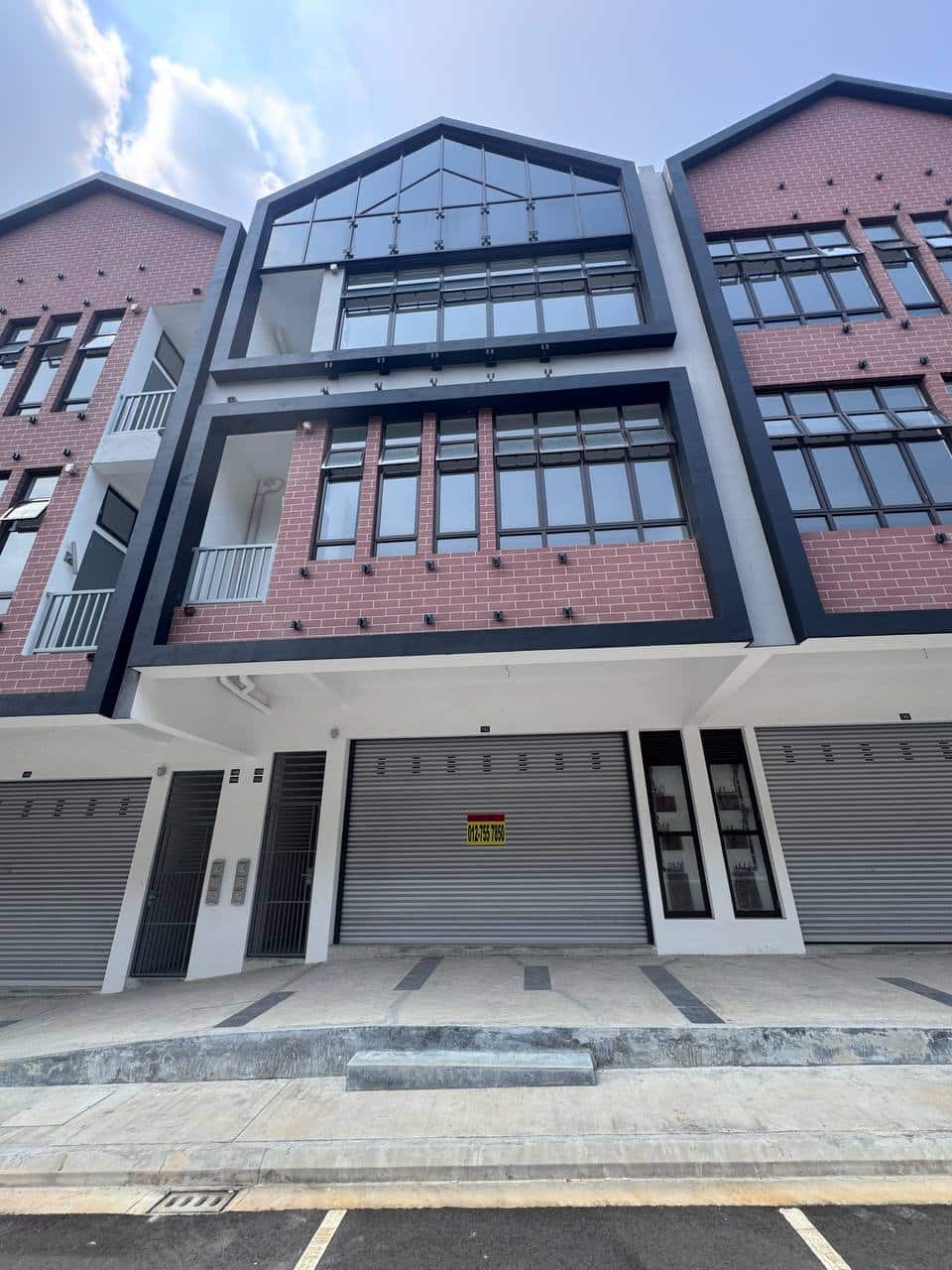 3-Storey Shoplot Sutera Utama 4